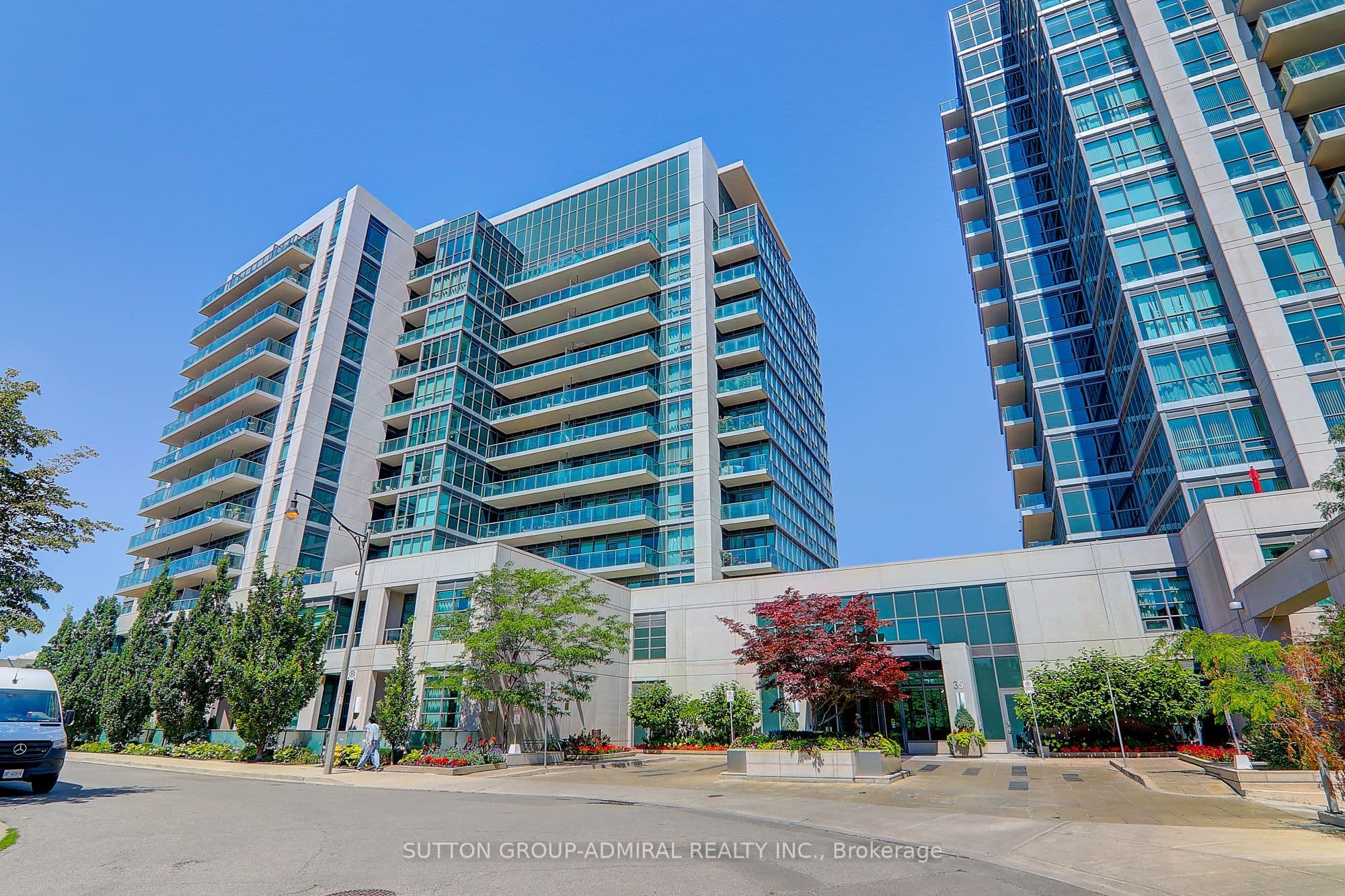 35 Brian Peck Crescent 1413, Toronto, ON M4G 0A5