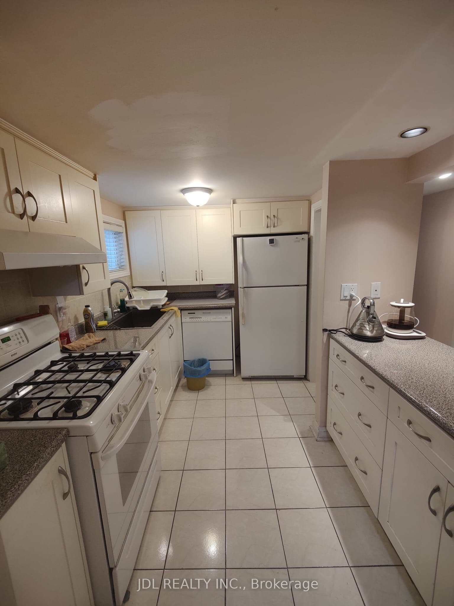 28 Orangewood Crescent Room, Toronto, ON M1W 1C6