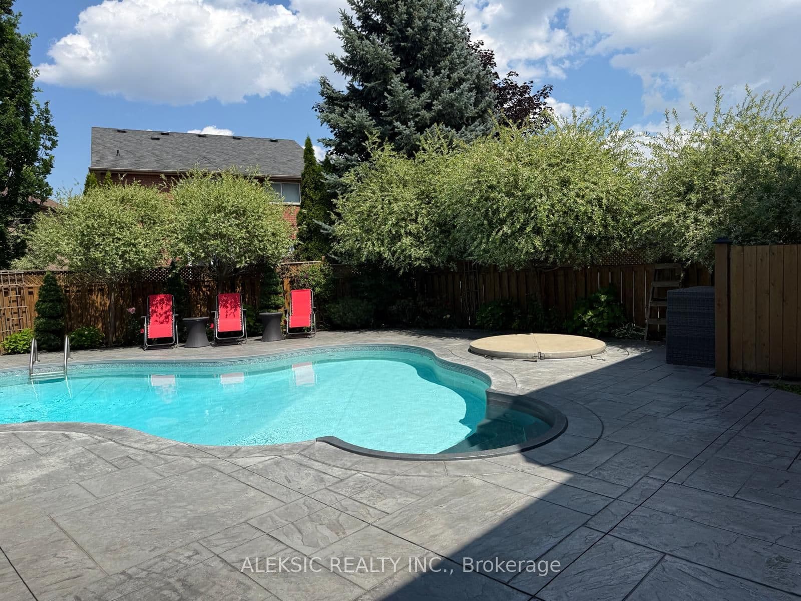33 Hillpath Crescent, Brampton, ON L6Z 4T7