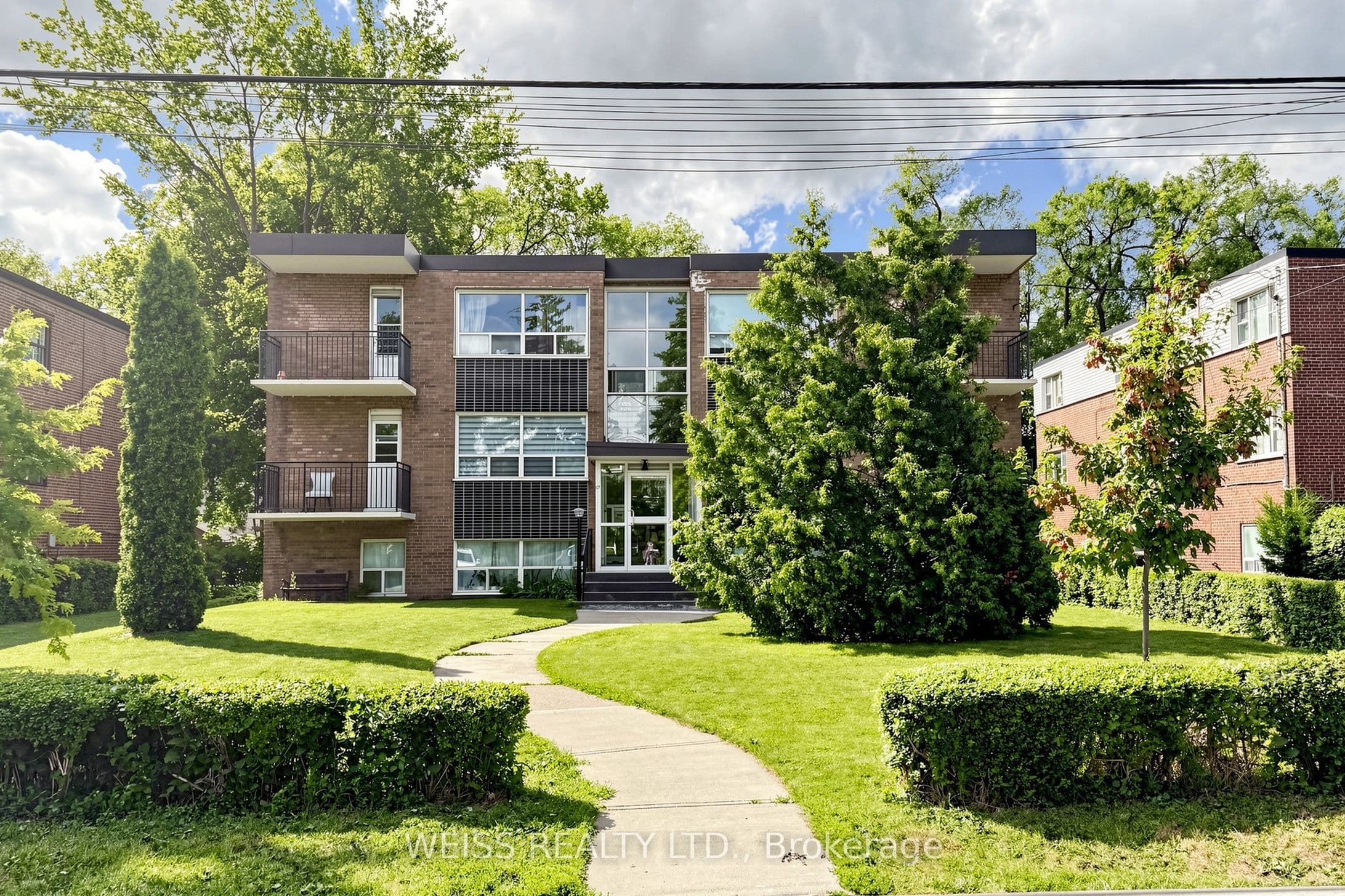 17 Fraserwood Avenue 4, Toronto, ON M6B 2N3