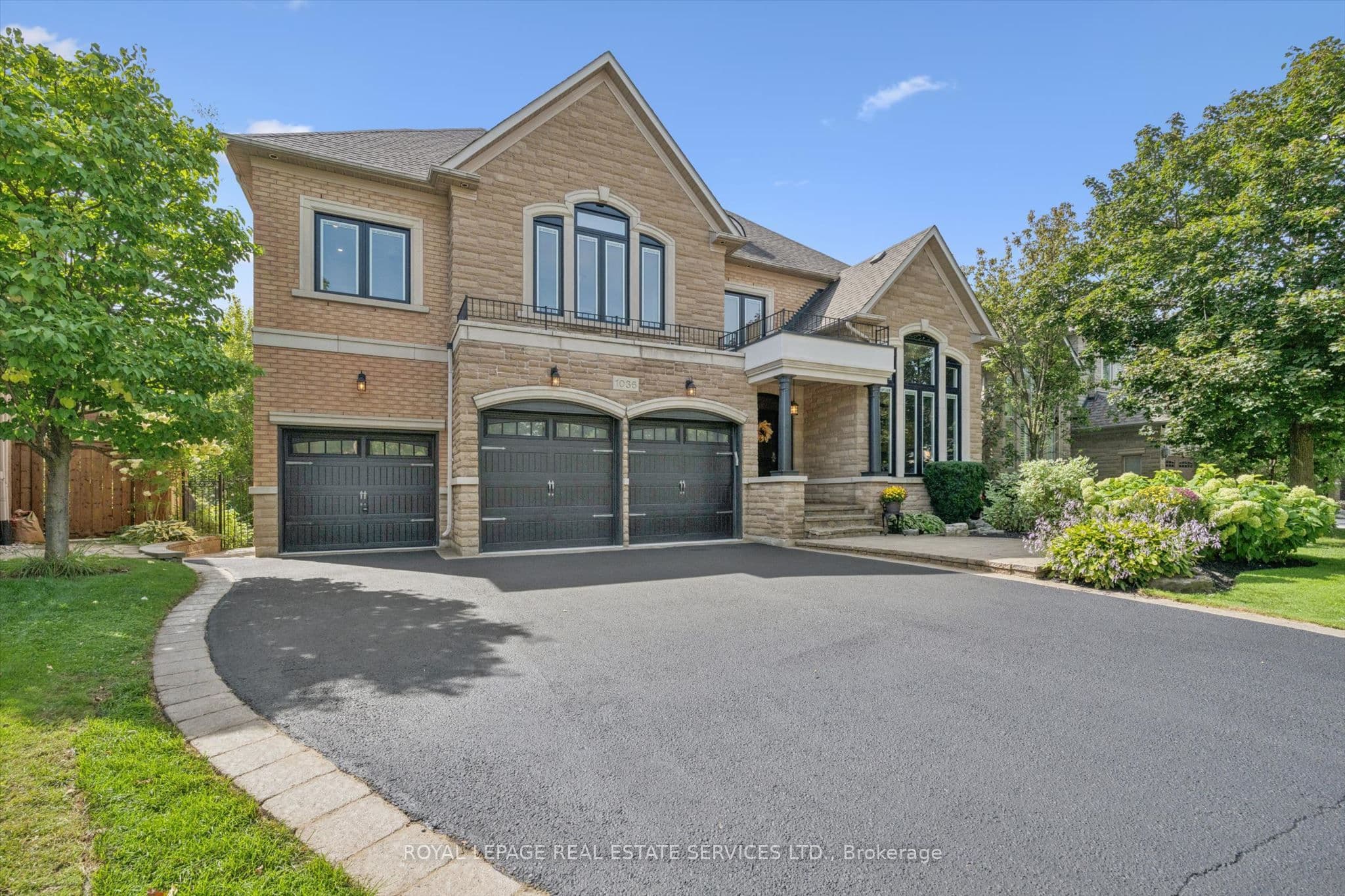 1036 Valley Crest Circle, Oakville, ON L6H 6W8
