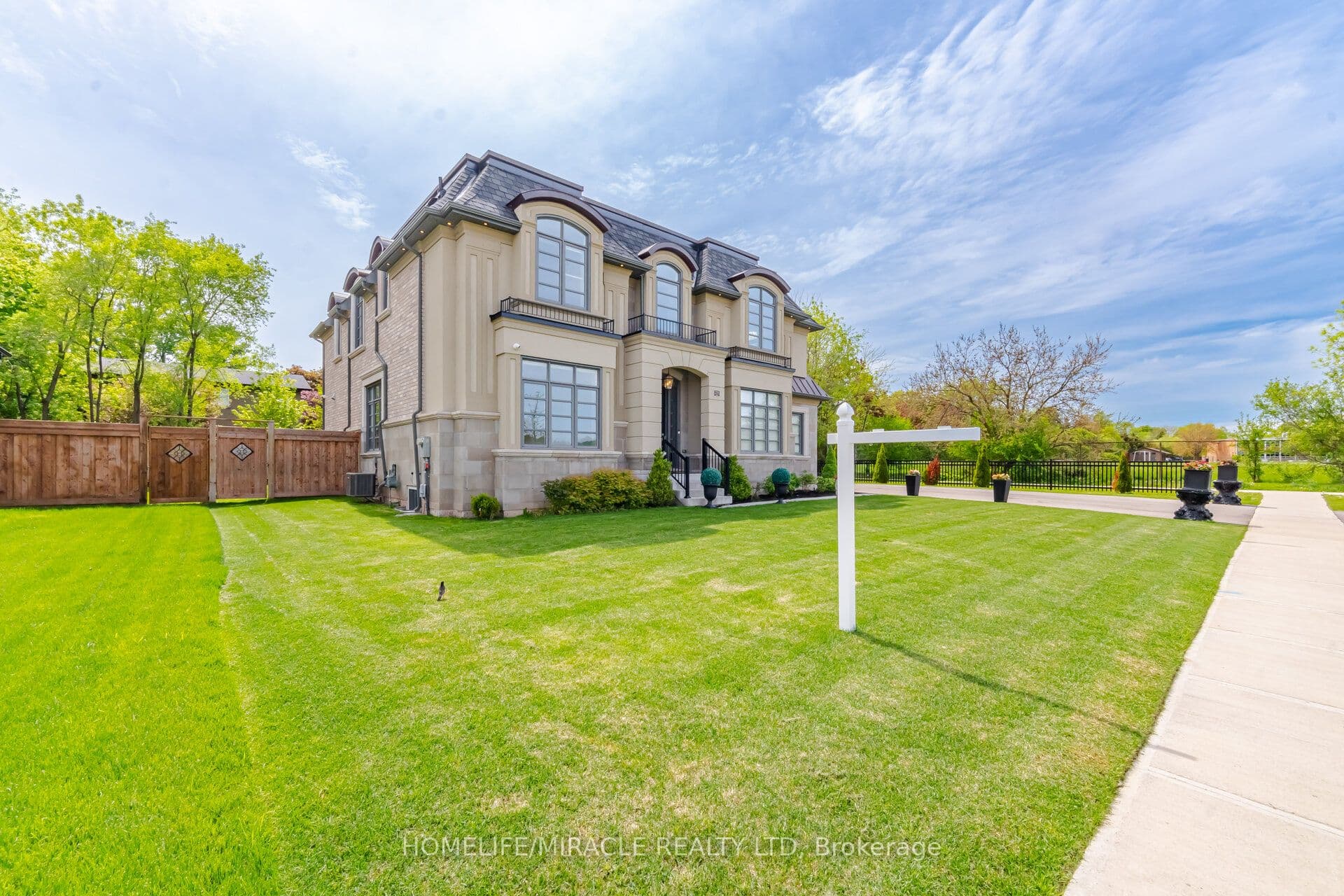225 Prince George Crescent, Oakville, ON L6L 6P2