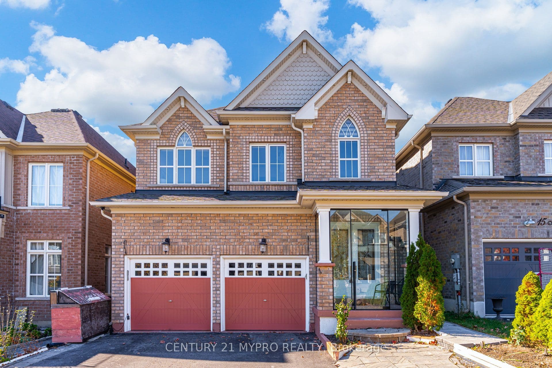 13 Manor Glen Crescent, East Gwillimbury, ON L0G 1M0