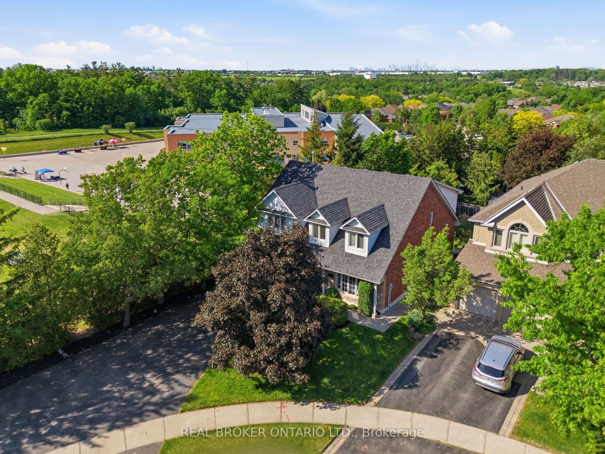 2205 Shaftesbury Court, Oakville, ON L6H 6C6