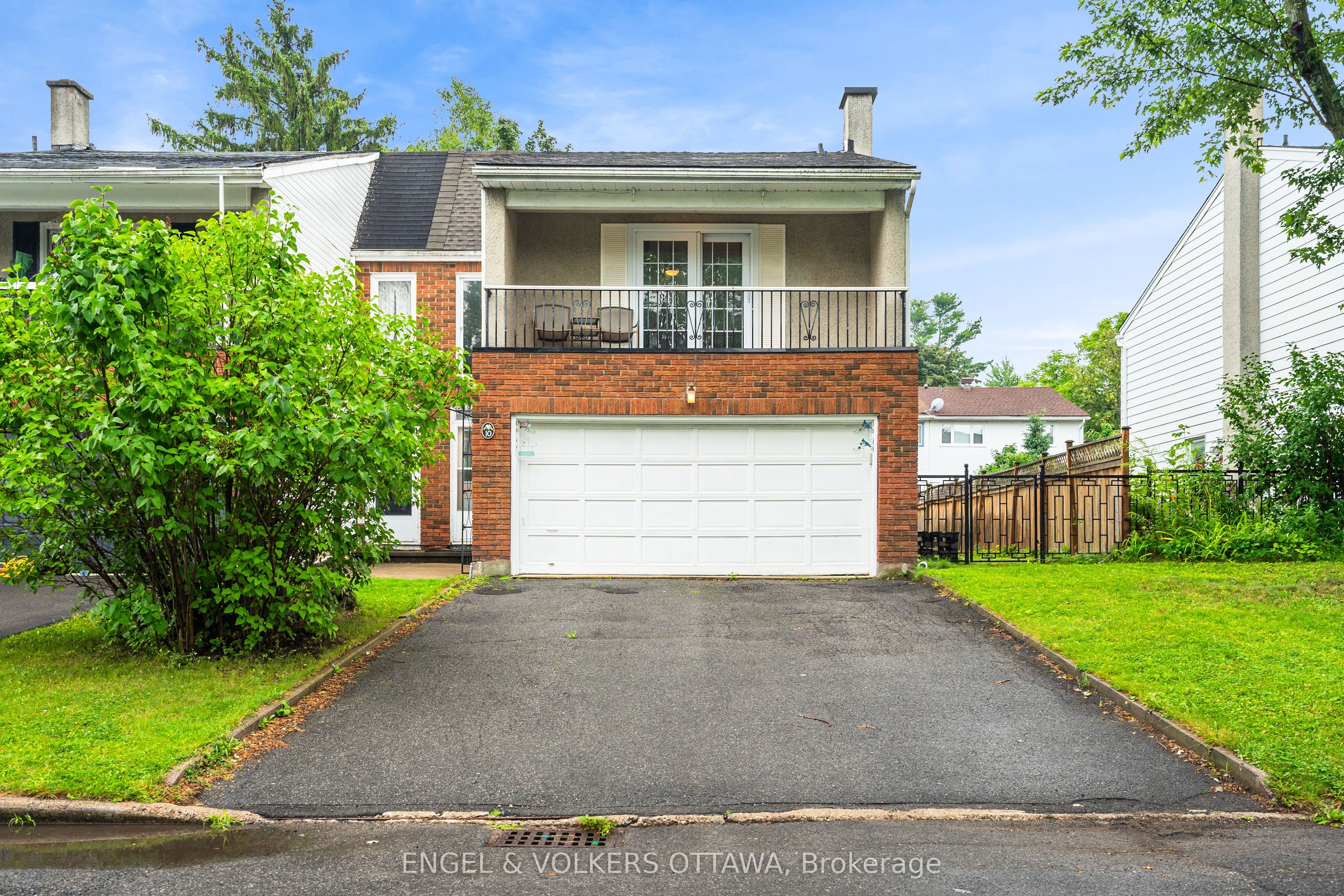 10 Estelle Crescent, South of Baseline to Knoxdale, ON K2H 5X1