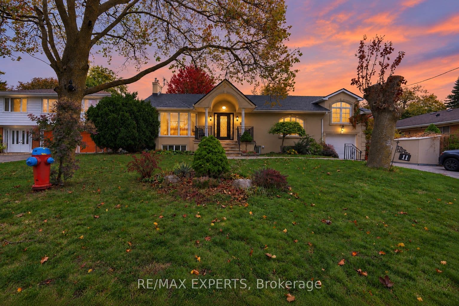 11 Knollside Drive, Richmond Hill, ON L4C 4W7