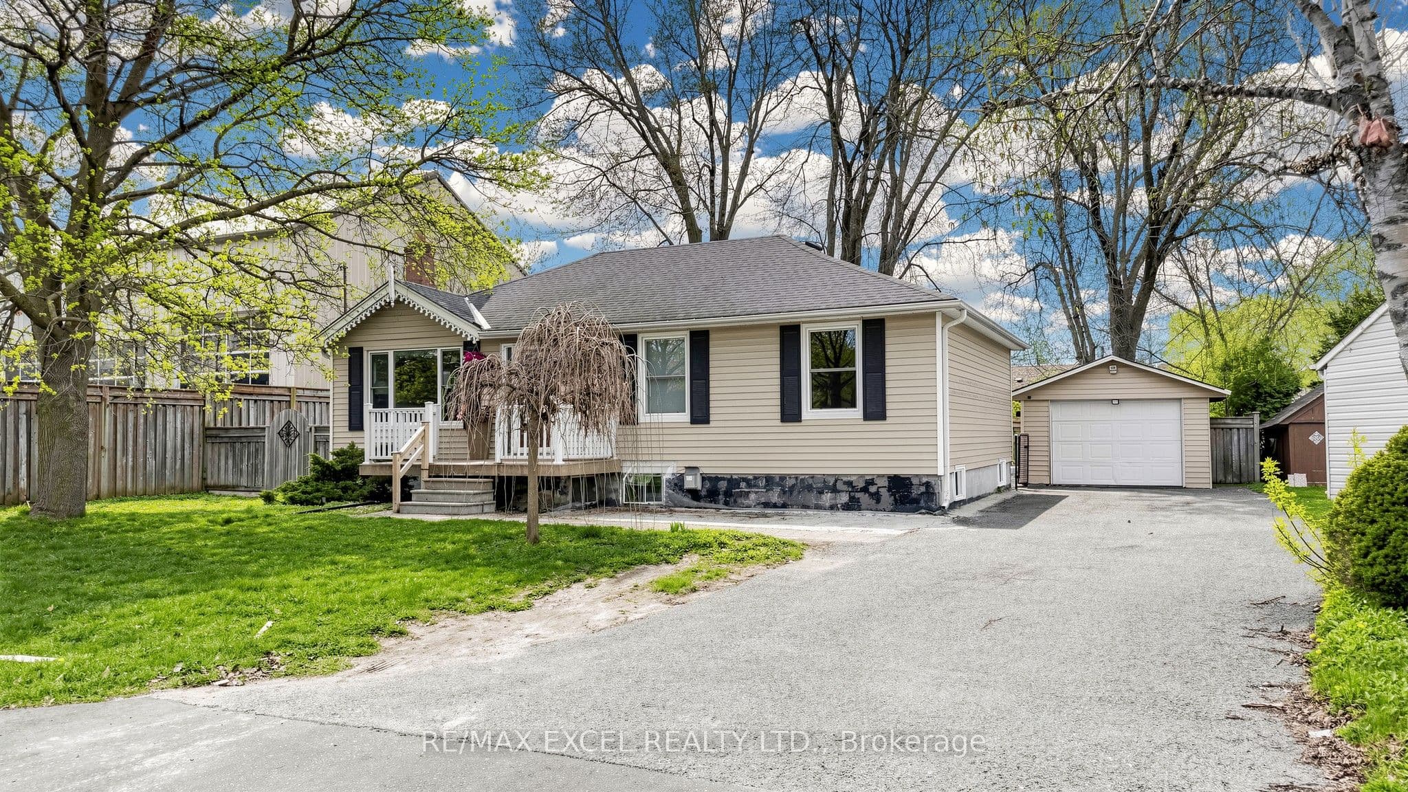 2 Hughes Street, Richmond Hill, ON L4E 2V9