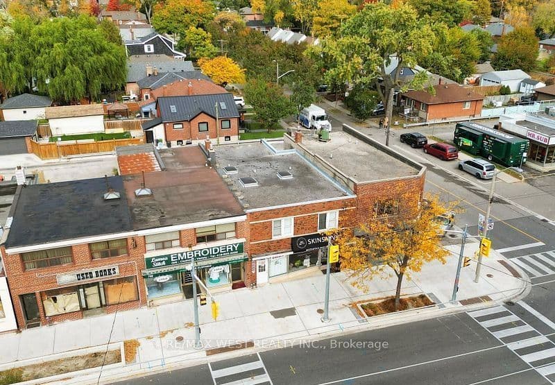 708 The Queensway, Toronto, ON M8Y 1L3