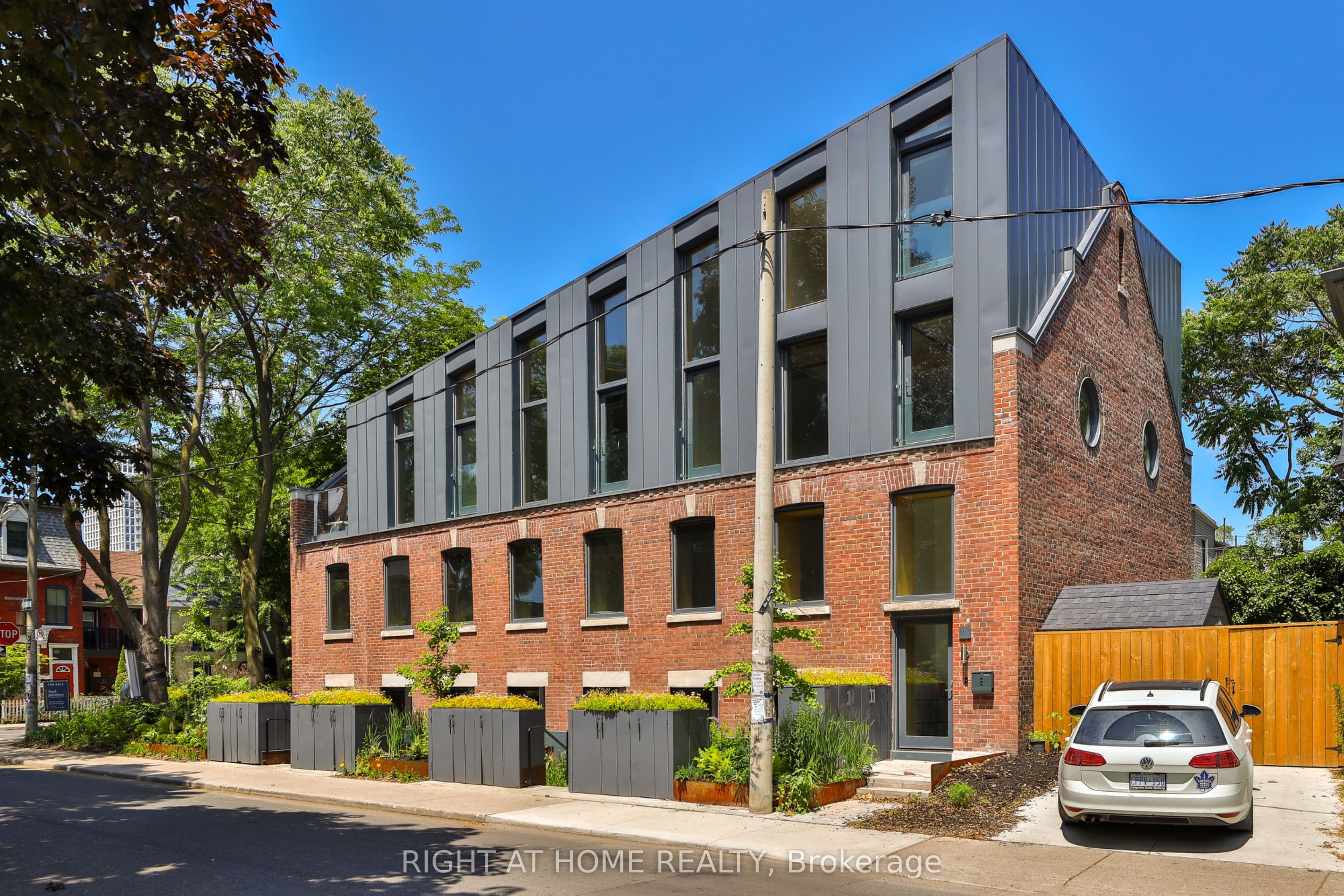 225 Brunswick Avenue PH 2, Toronto, ON M5S 2M6