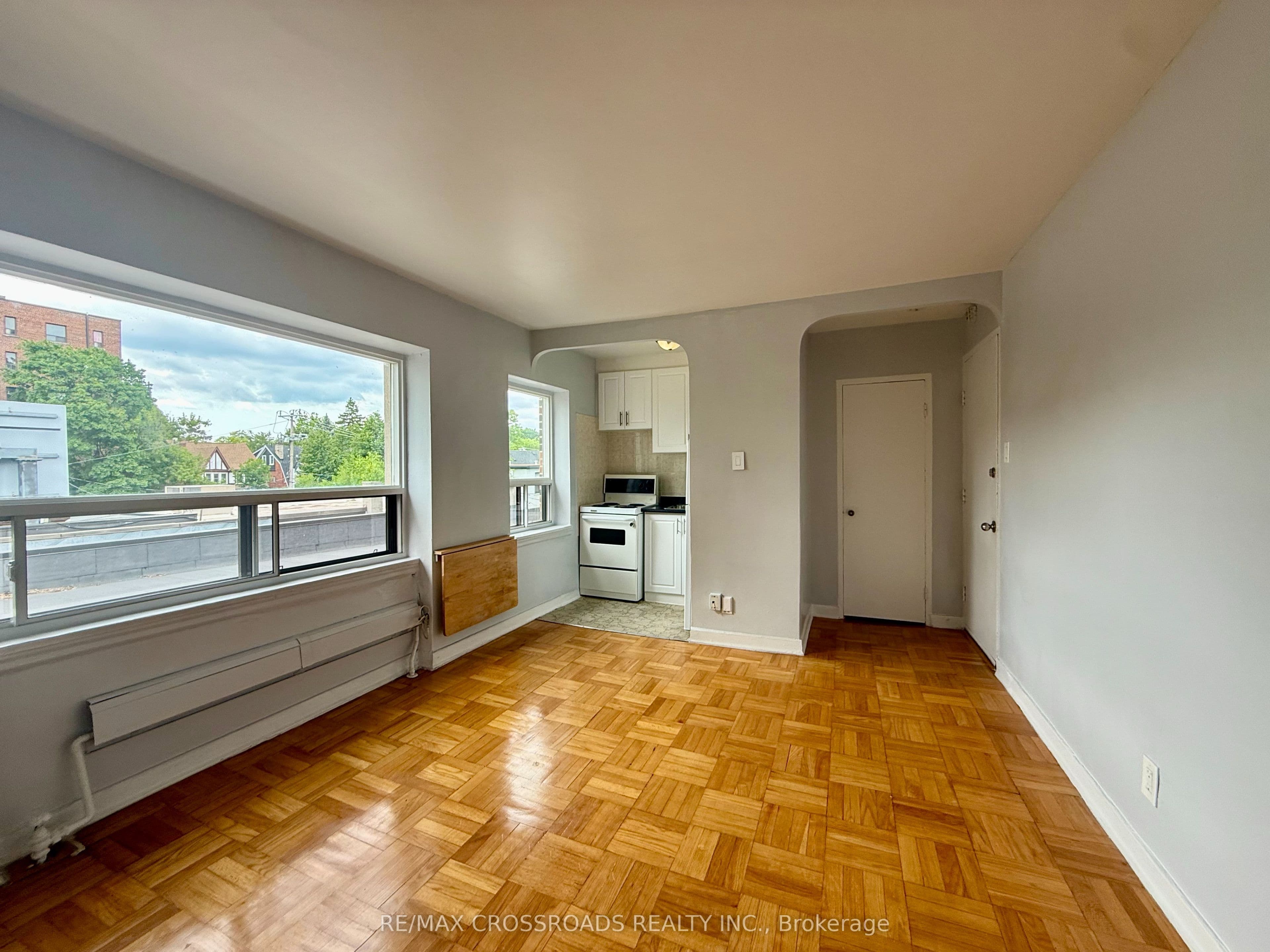 2770 Yonge Street 213, Toronto, ON M4N 2J3