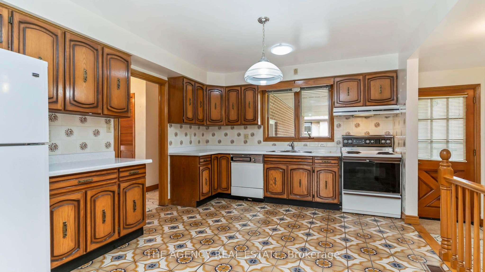 272 Wilkins Street, London South, ON N6C 5C6