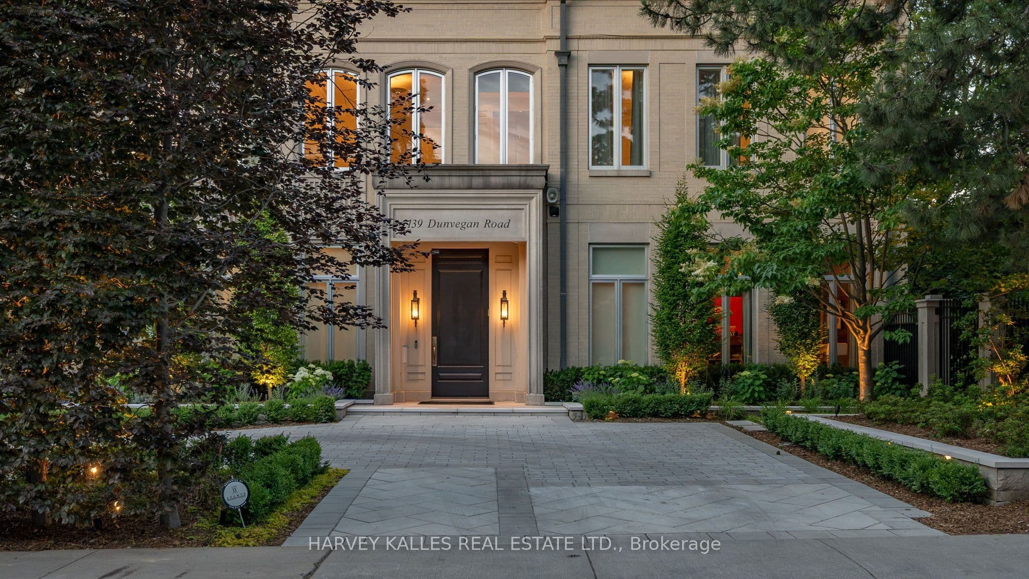 139 Dunvegan Road, Toronto, ON M5P 2N8