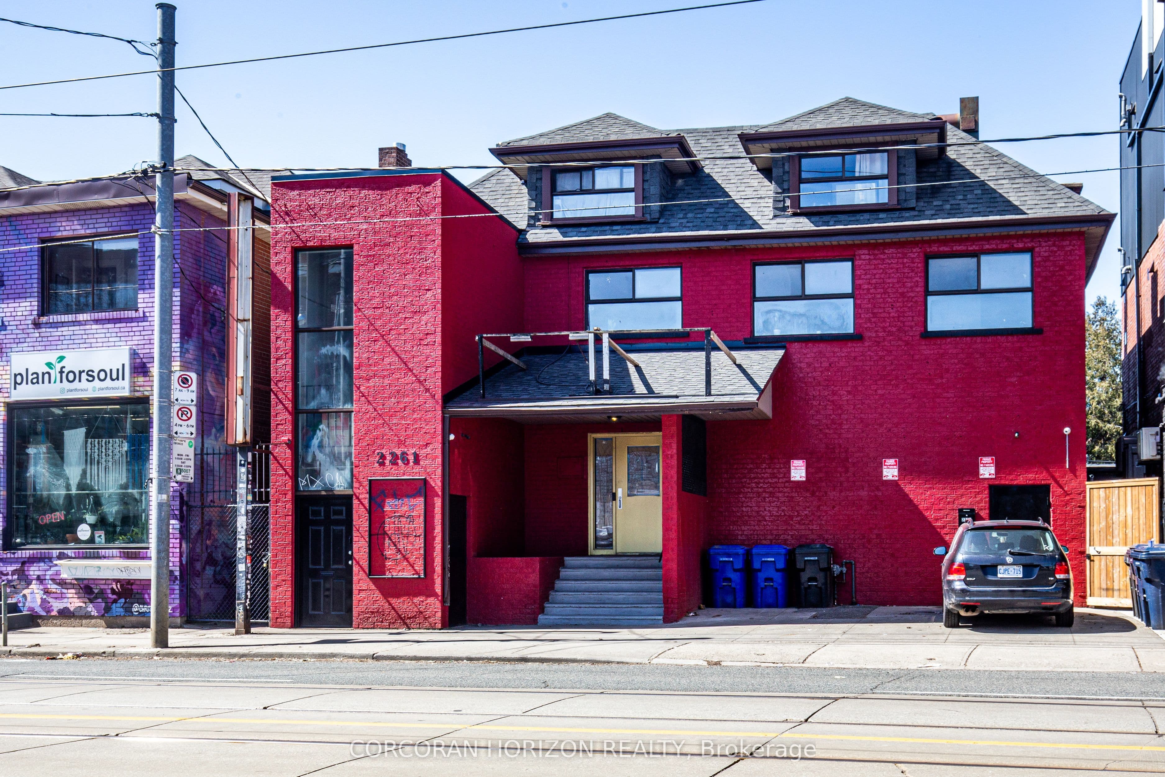 2261 Dundas Street W, Toronto, ON M6R 1X6