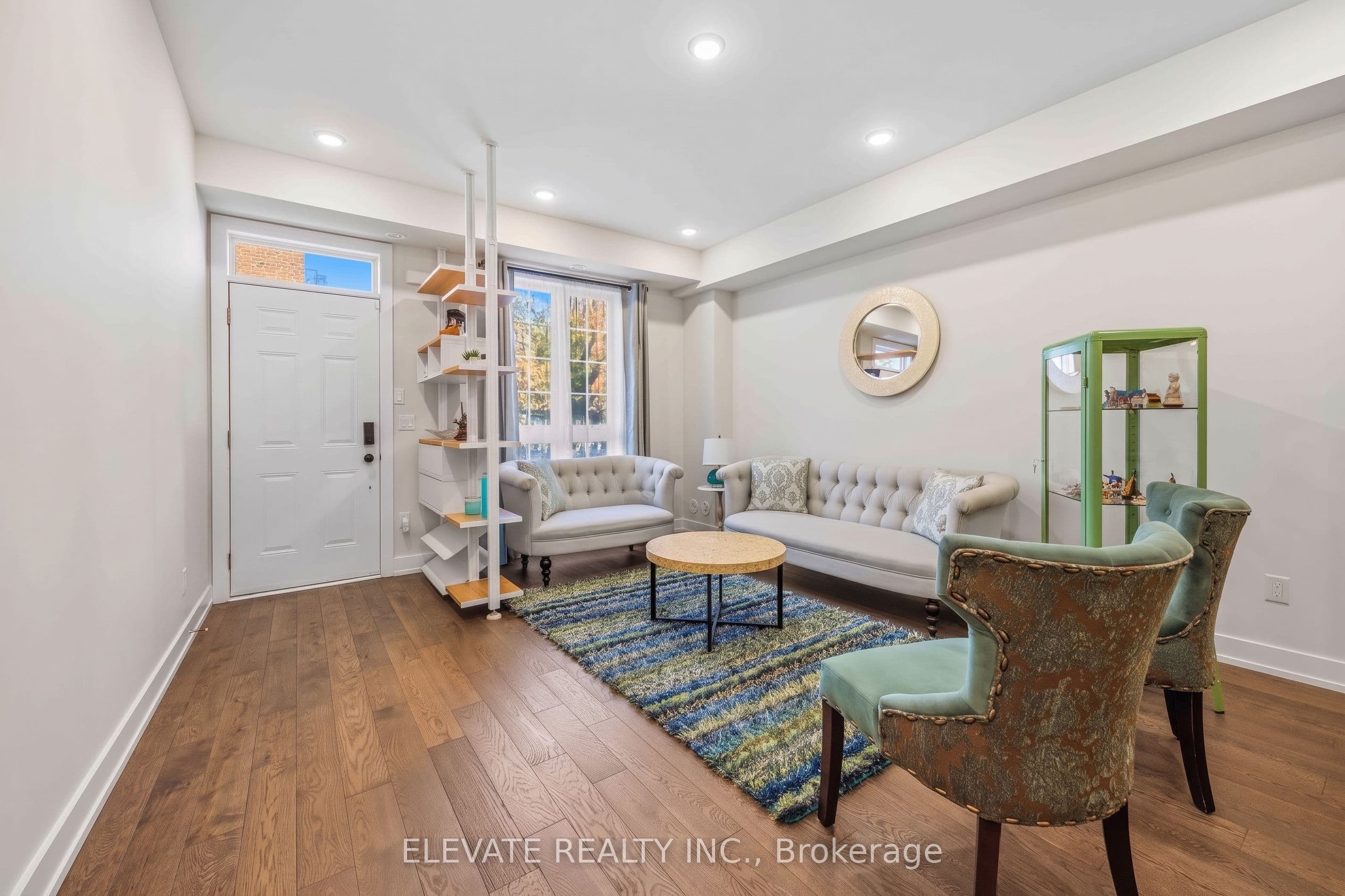 3 Elsie Lane 35, Toronto, ON M6P 0B8