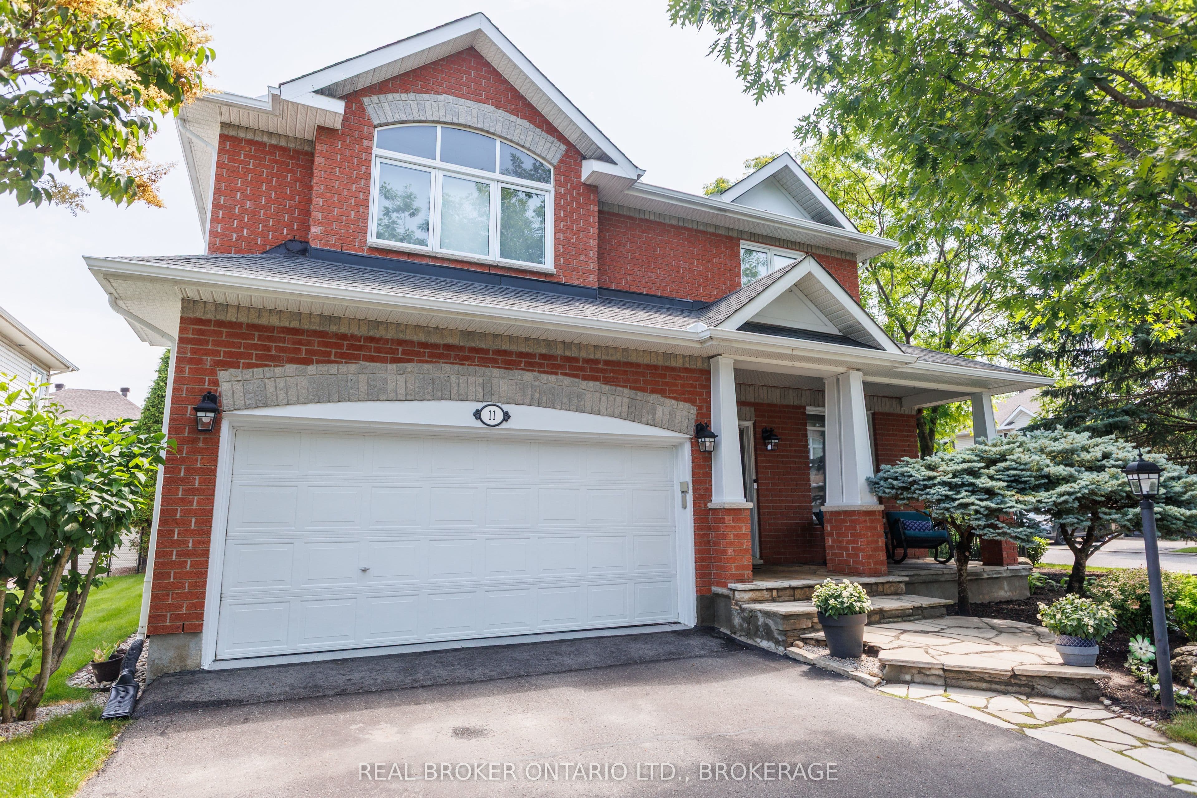 11 Redbridge Crescent, Barrhaven, ON K2J 4Y7