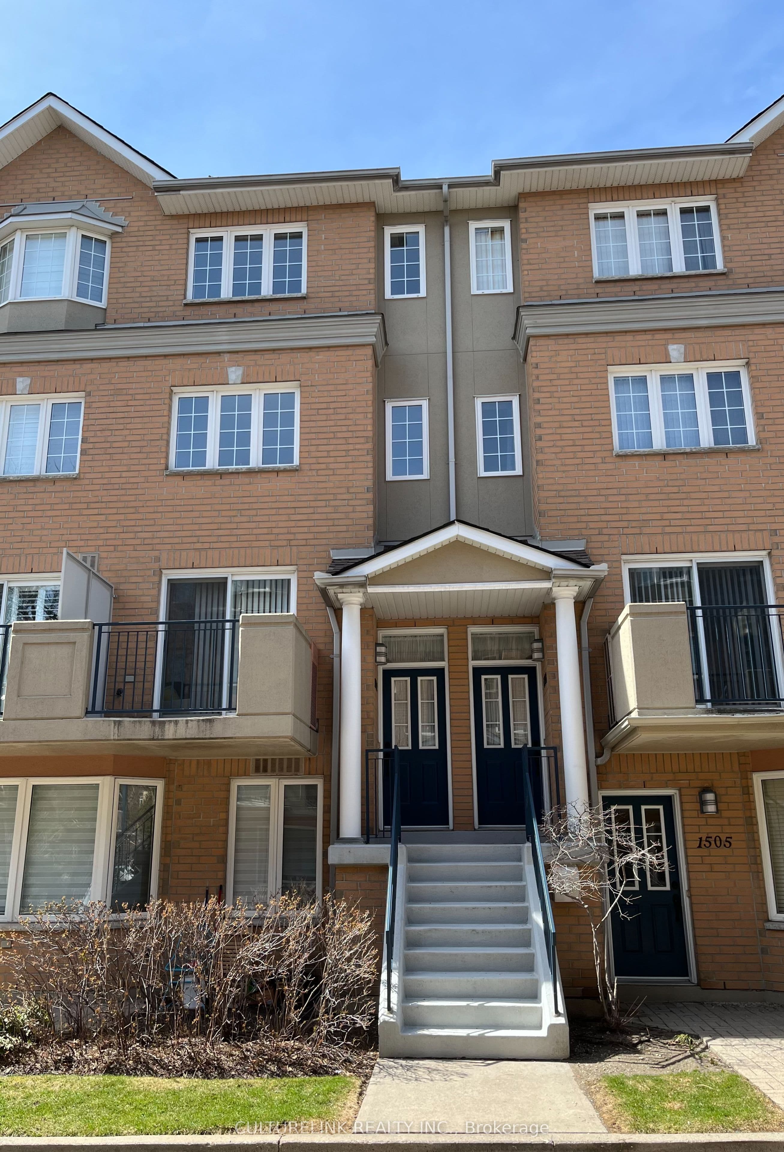 28 Sommerset Way 1502, Toronto, ON M2N 6W7