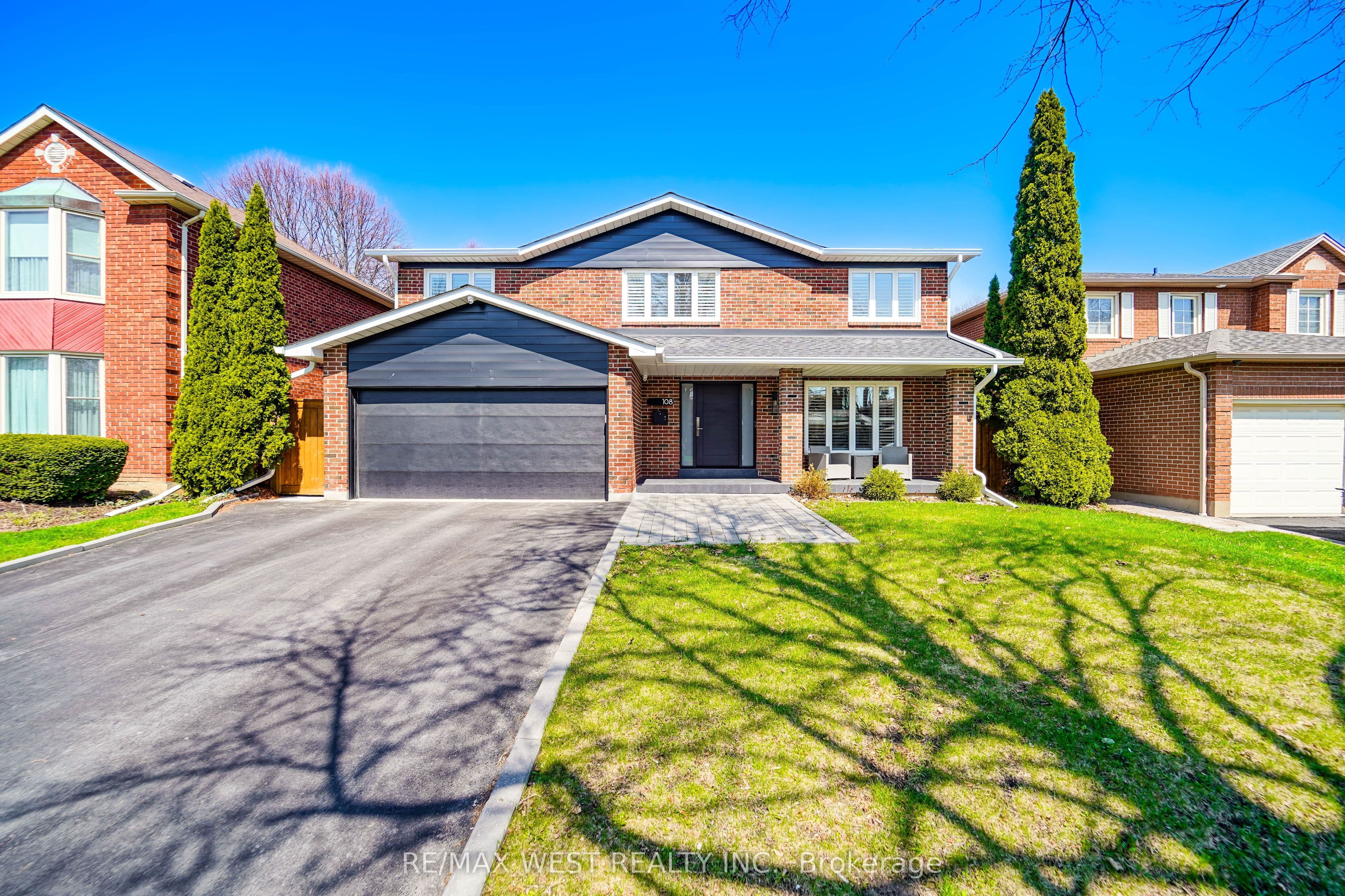 108 Poplar Heights Drive, Toronto, ON M9A 4Z4
