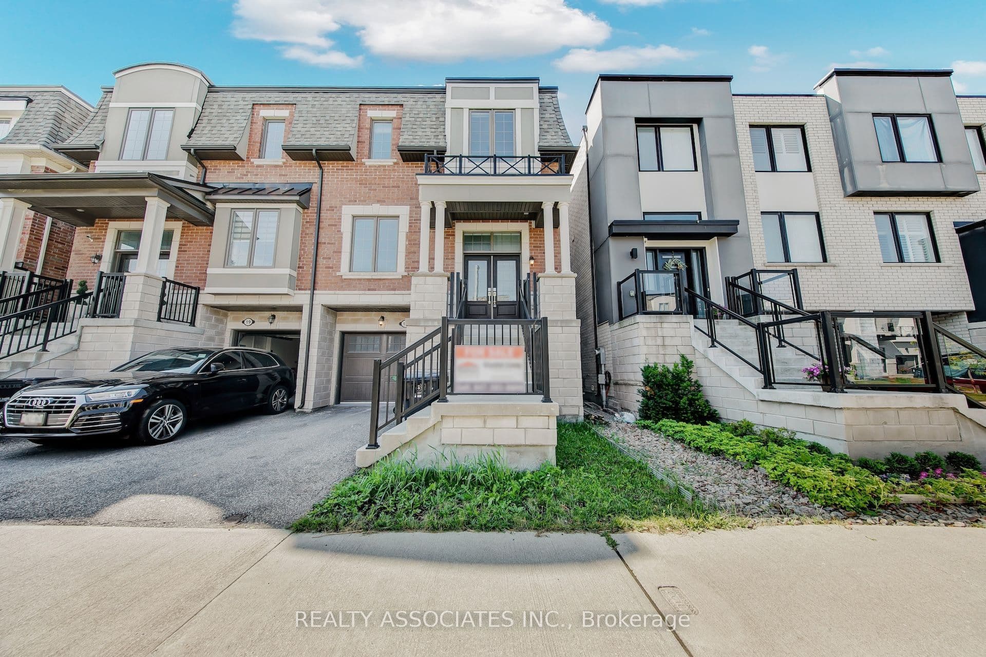 17 Vaudeville Drive, Toronto, ON M8W 0B5