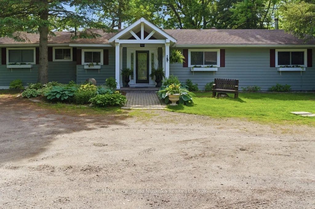 49 Maple Street, Seguin, ON P0C 1J0