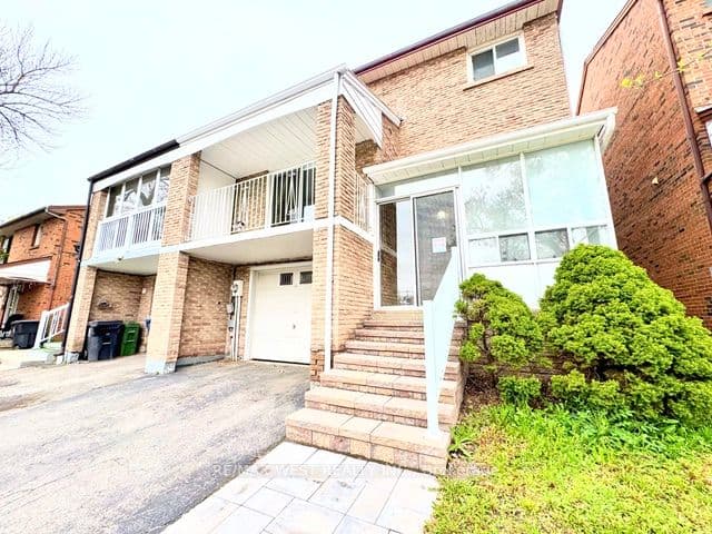 26 Brownridge Crescent, Toronto, ON M9V 4M5