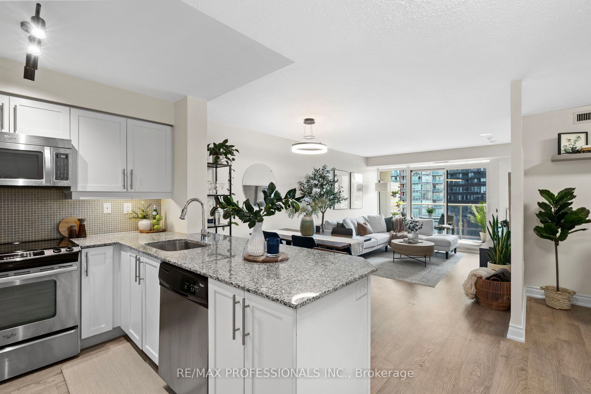 125 Western Battery Road 909, Toronto, ON M6K 3R8
