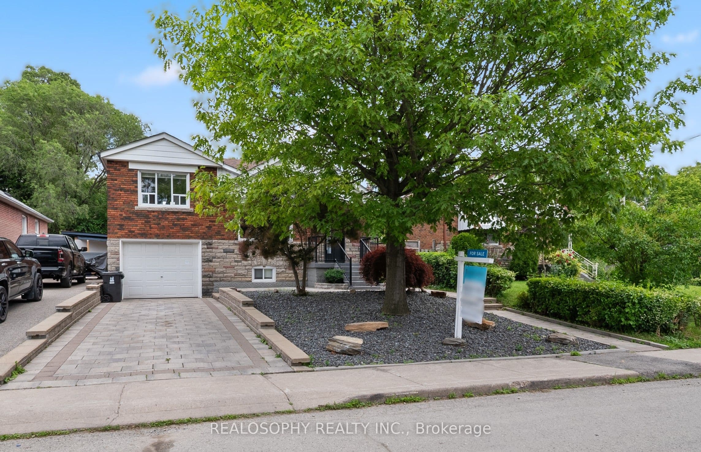 69 Squires Avenue, Toronto, ON M4B 2R7