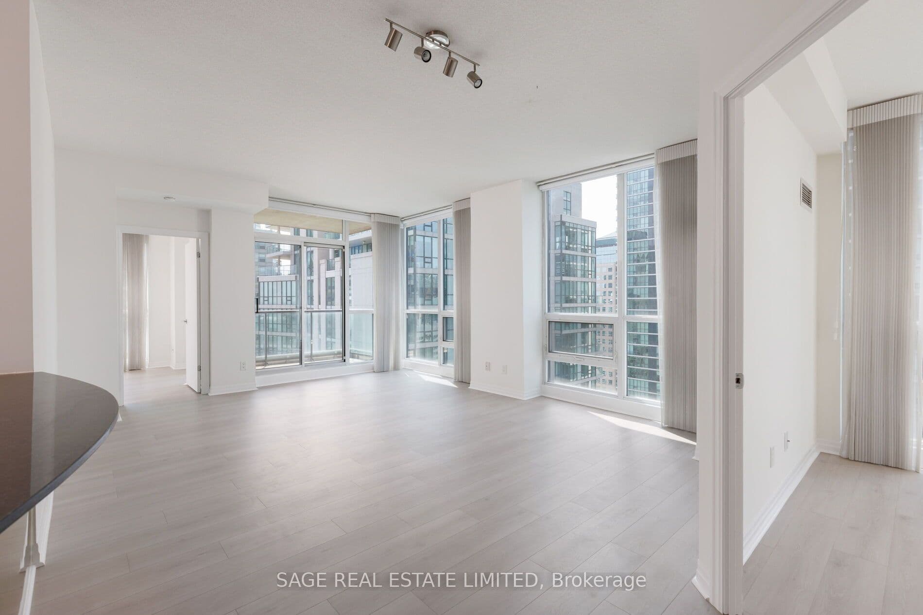 16 Yonge Street 2711, Toronto, ON M5E 2A1