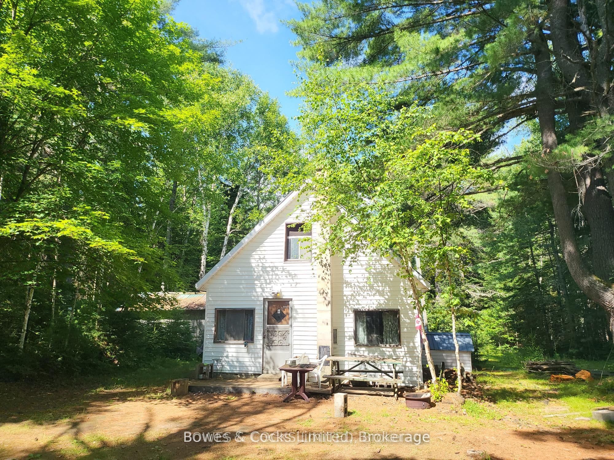 24 Robinson Road, Hastings Highlands, ON K0L 2S0
