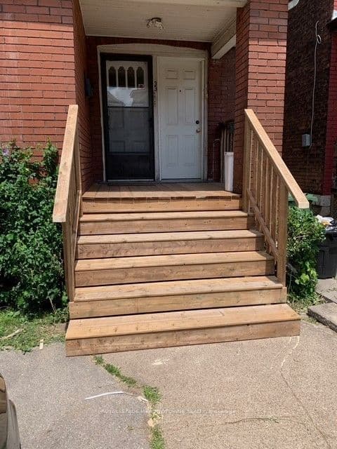 33 Senator Avenue 1, Hamilton, ON L8L 1Z3