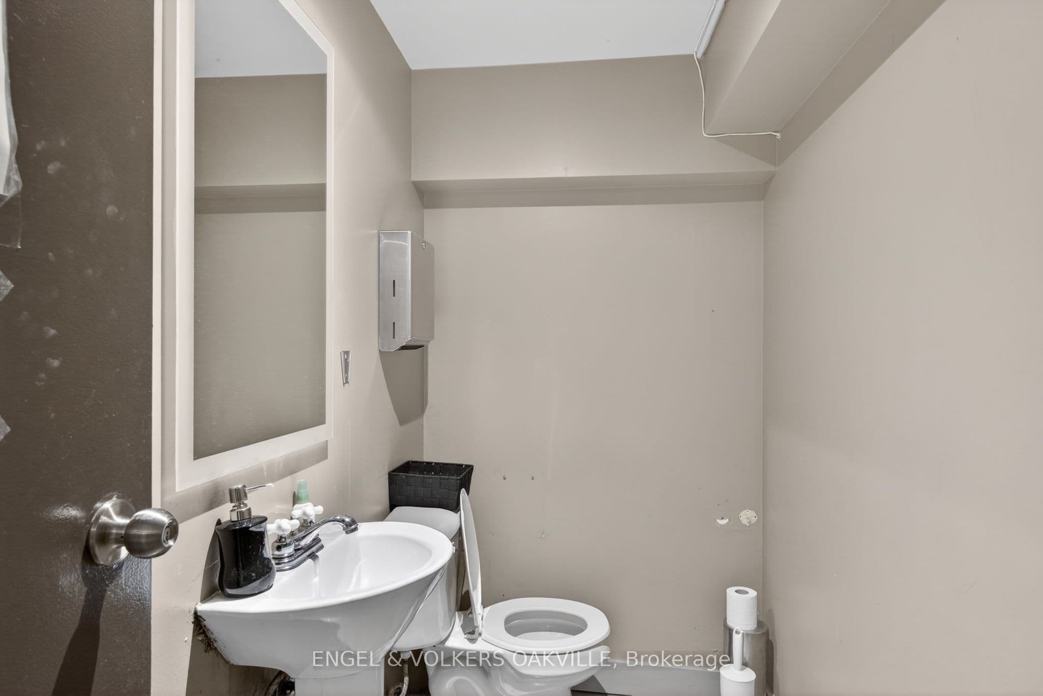 145 Lakeshore Road E, Oakville, ON L6J 1H3