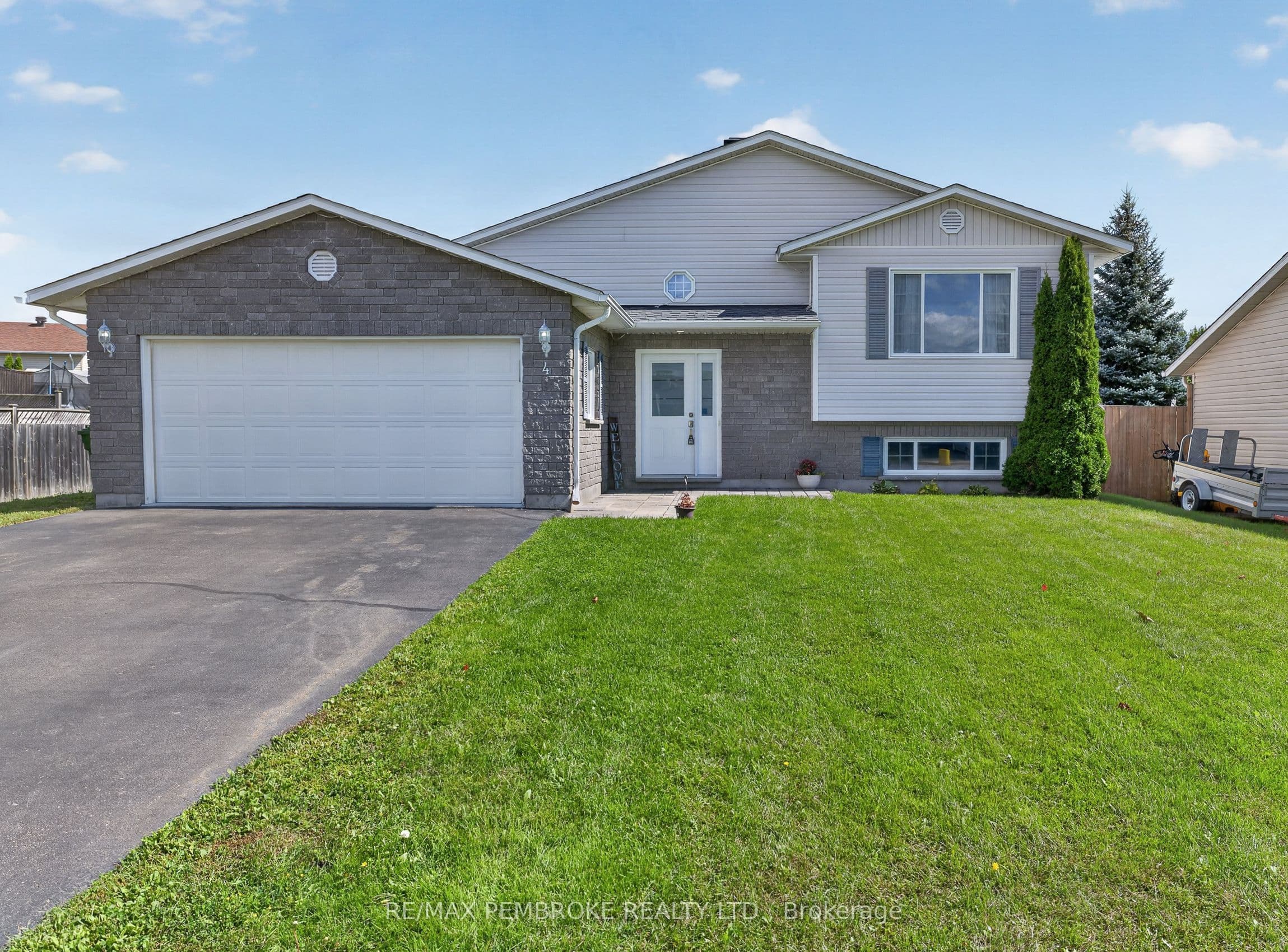 4 Winfield Street, Petawawa, ON K8H 0A1