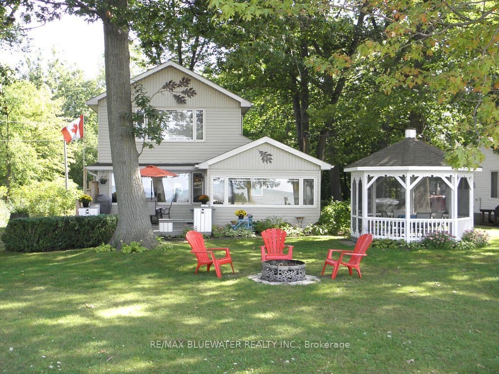 9714 Lake Road, Lambton Shores, ON N0N 1J1