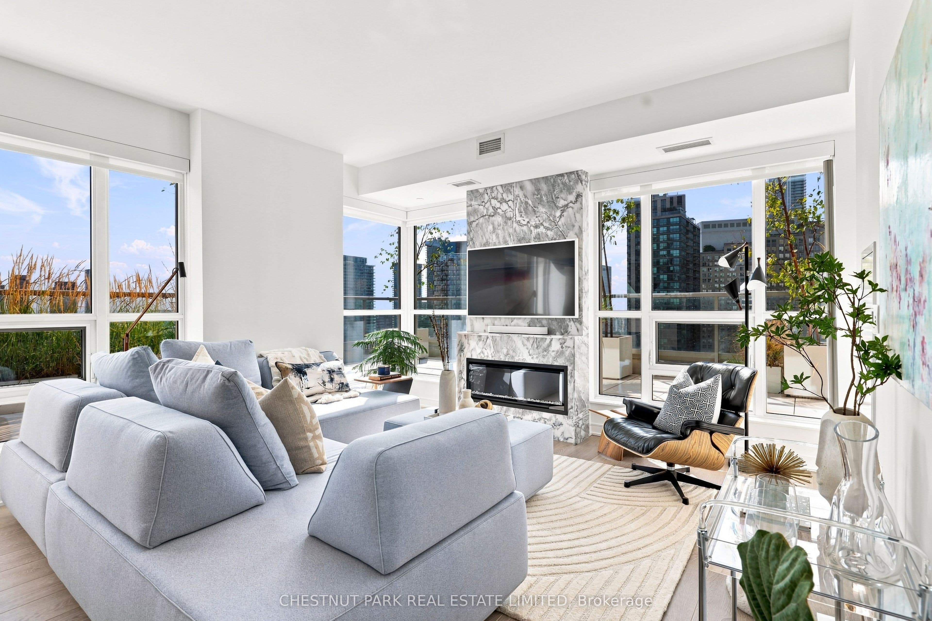 88 Scott Street 1609, Toronto, ON M5E 0A9