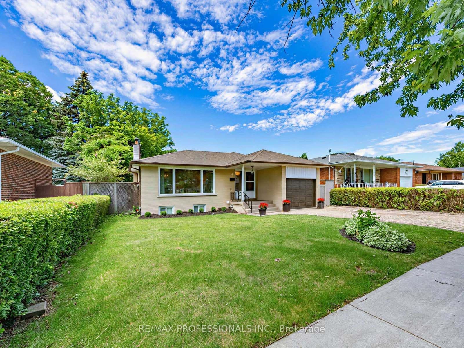 793 Netherton Crescent, Mississauga, ON L4Y 2M5
