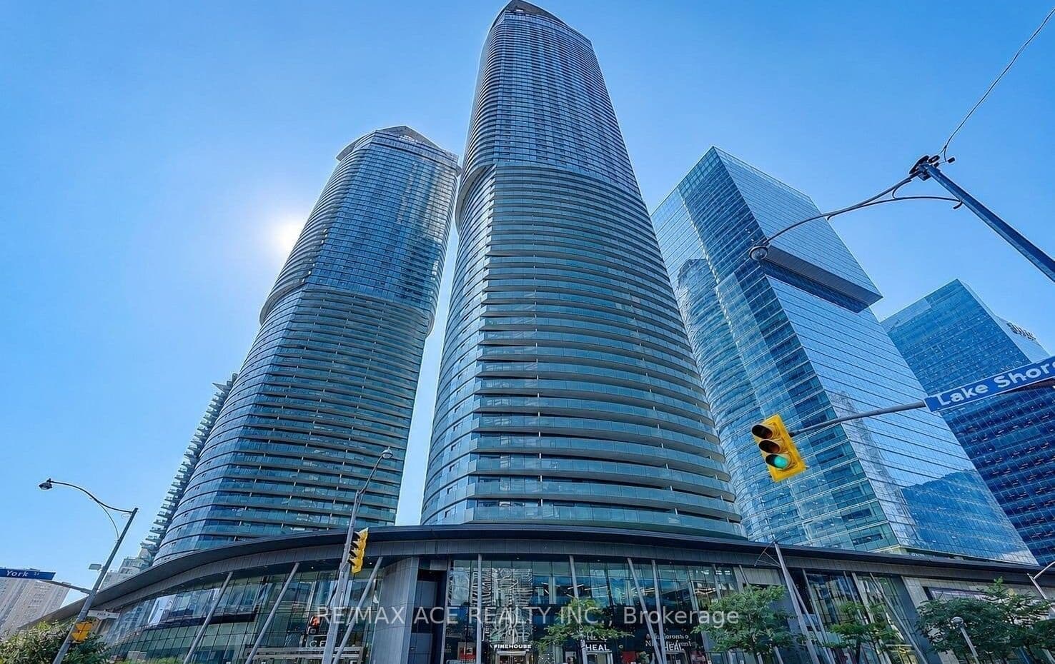 12 York Street 404, Toronto, ON M5J 2Z2