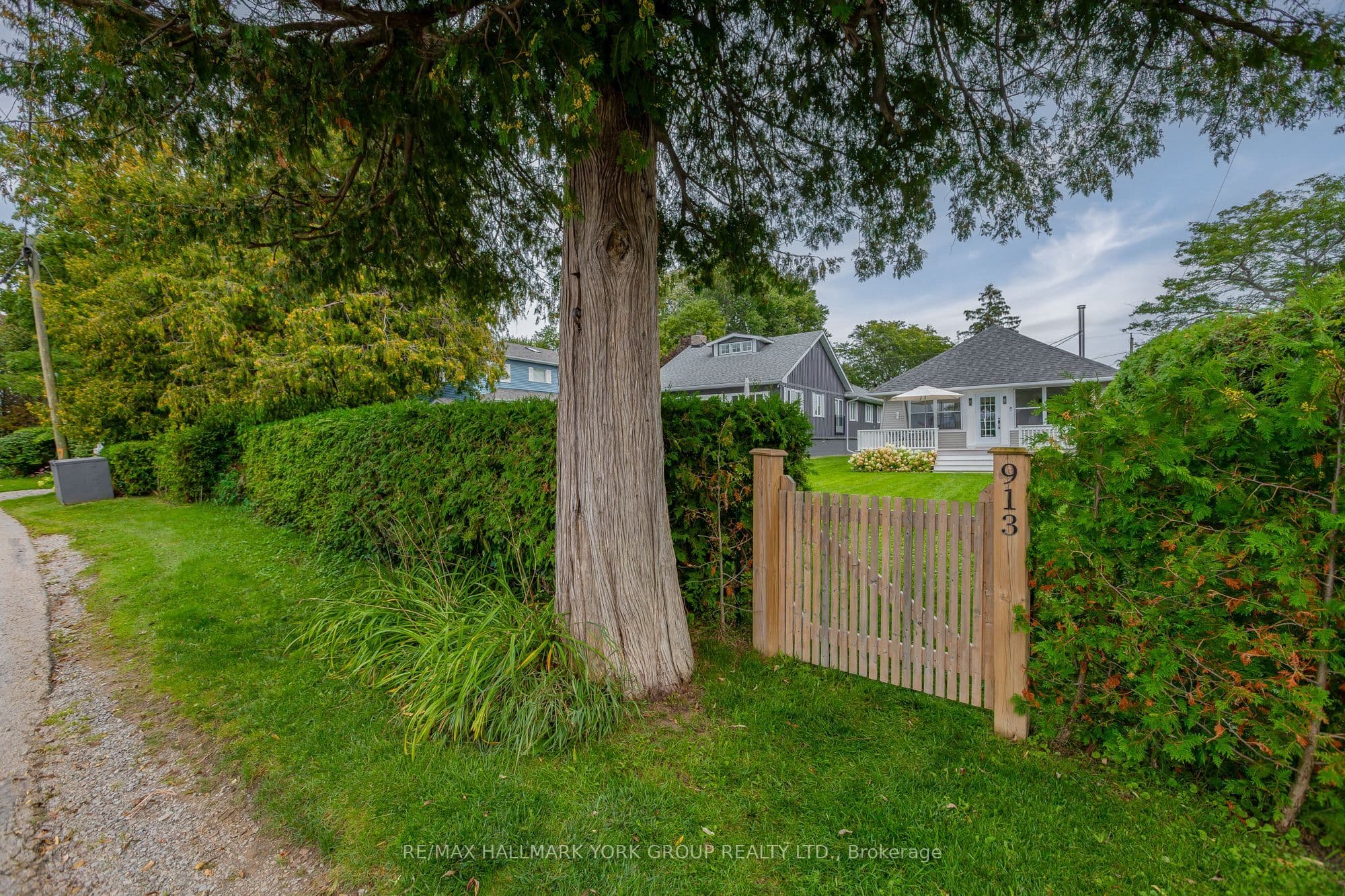 913 Lake Drive N, Georgina, ON L4P 3E9