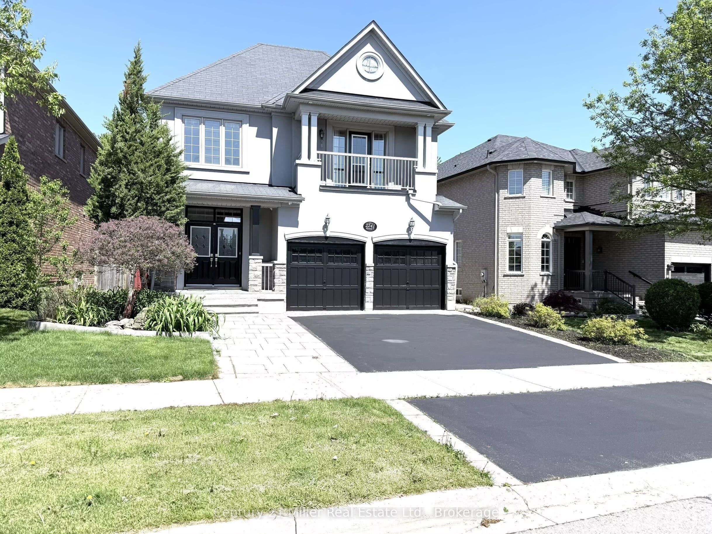 2241 Adirondak Trail, Oakville, ON L6M 4W4