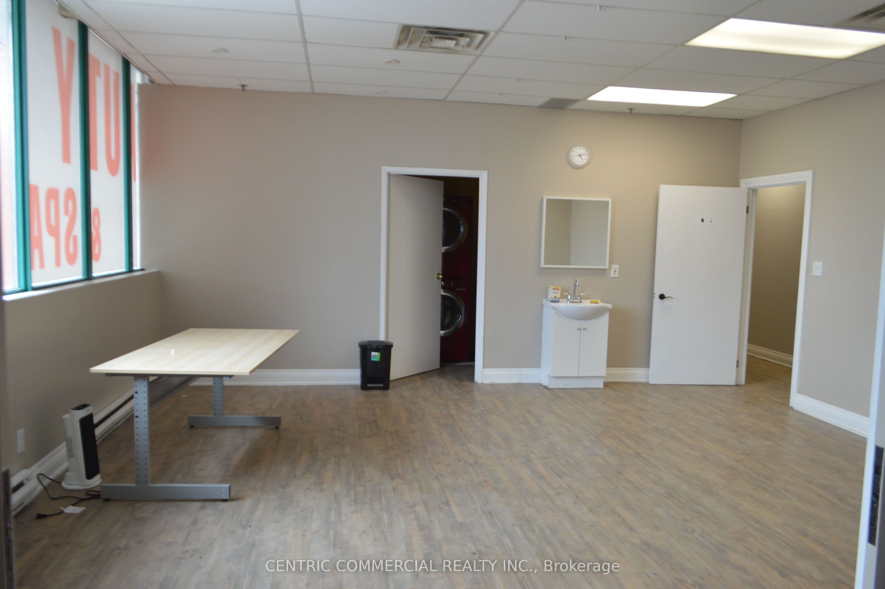 1900 Dundas Street E 203, Mississauga, ON L4X 1L9
