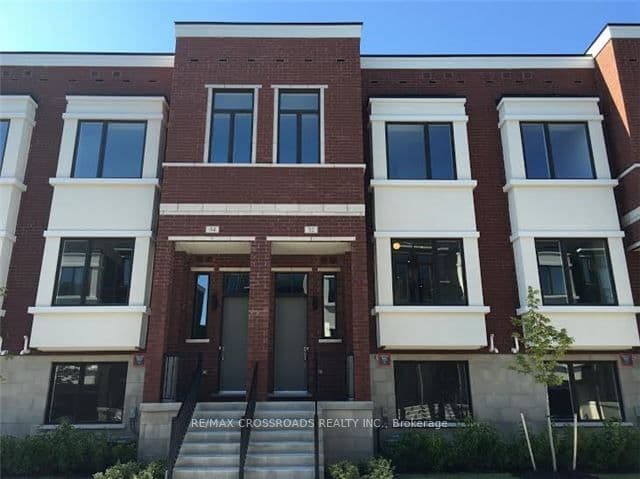 32 Ambler Lane, Richmond Hill, ON L4C 3N8
