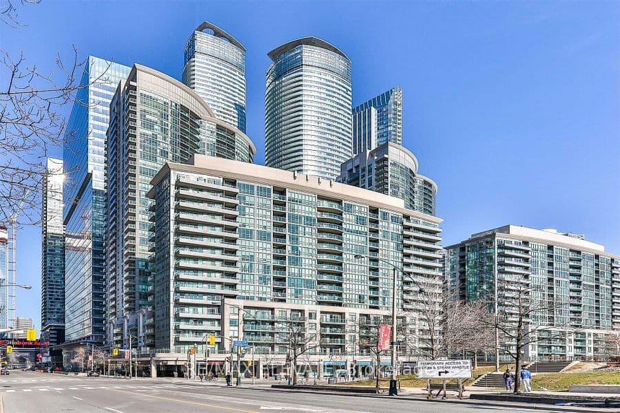 51 Lower Simcoe Street 308, Toronto, ON M5J 3A2