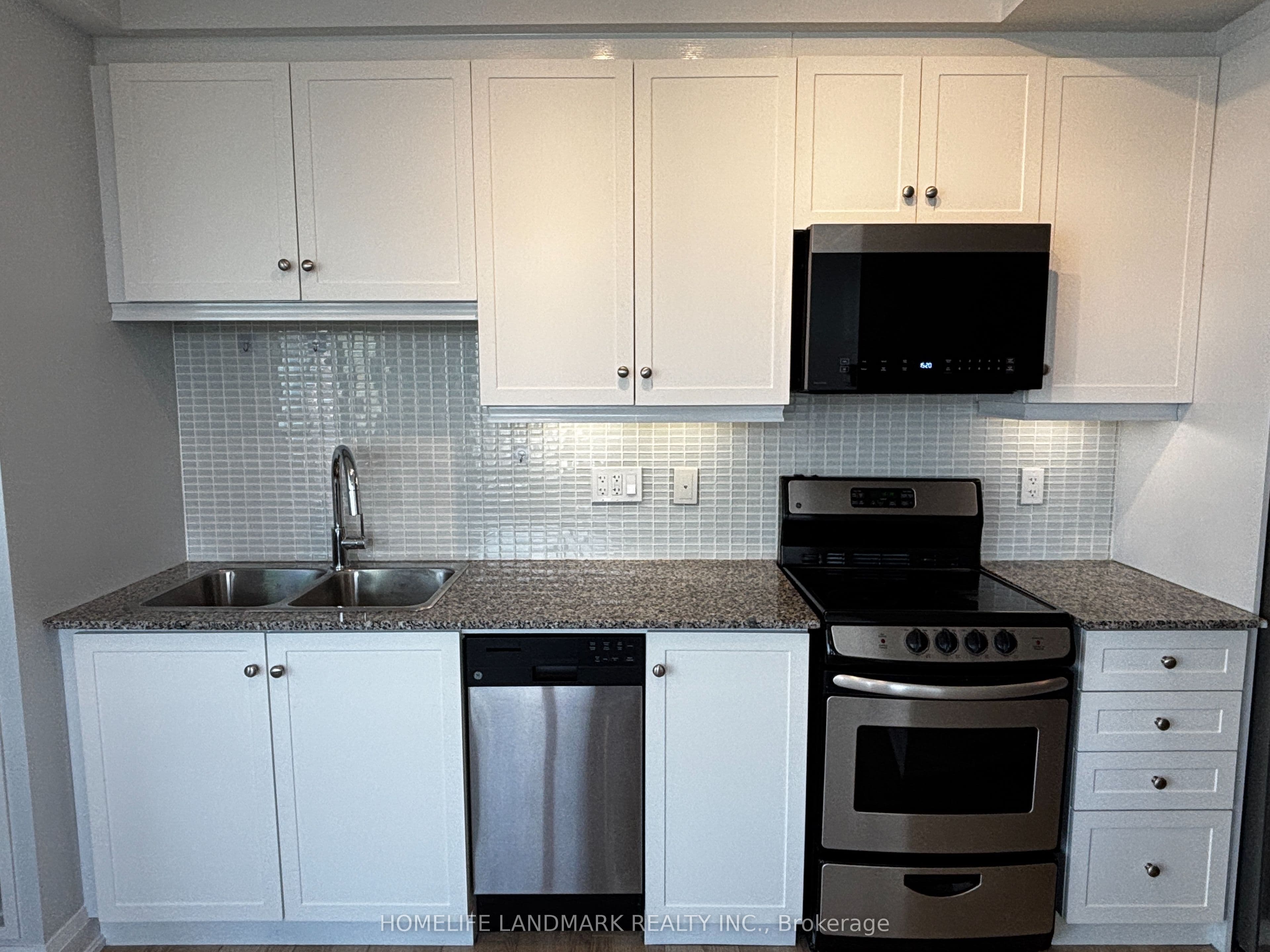 68 Canterbury Placeway 1809, Toronto, ON M2N 0H8