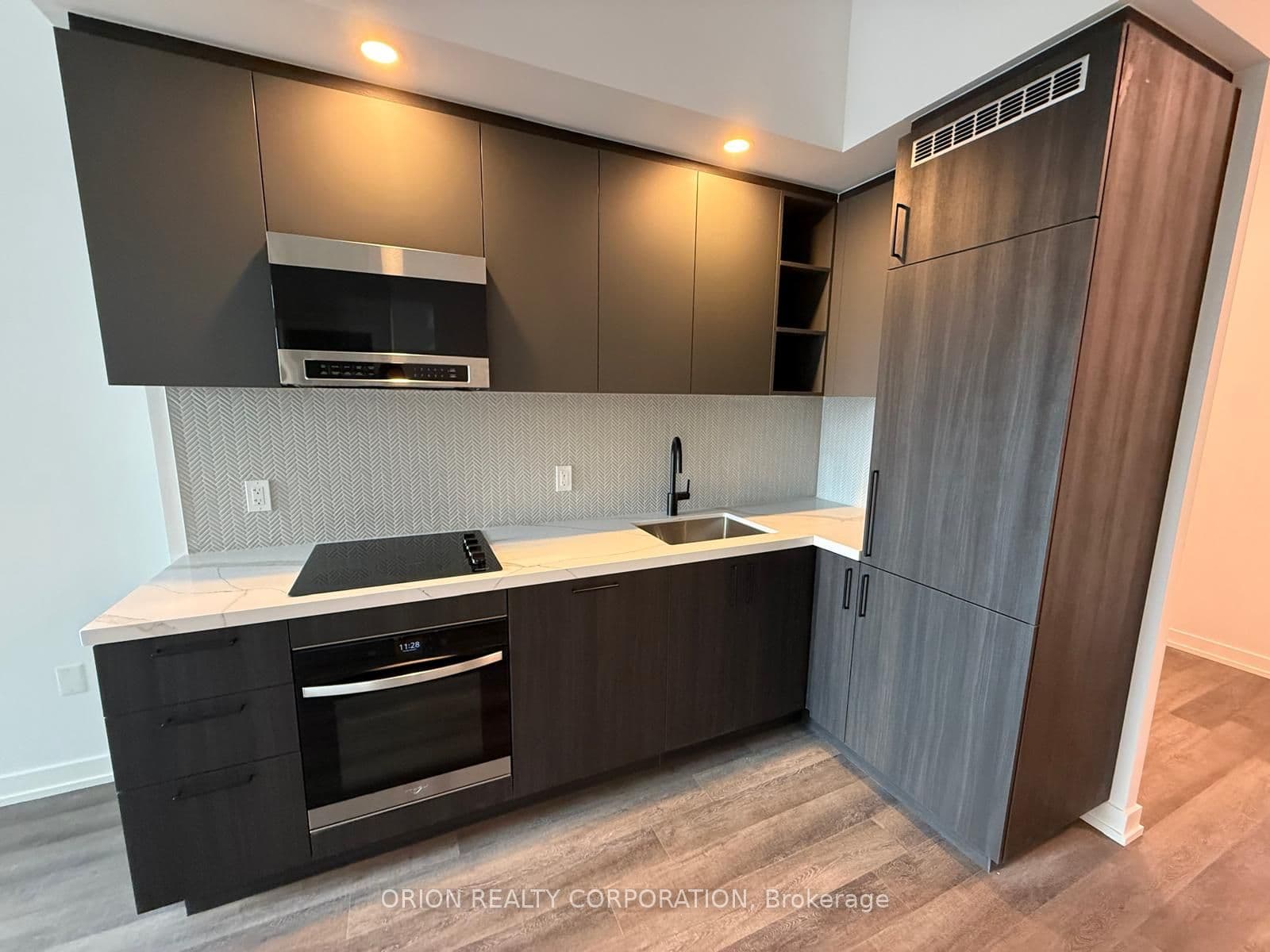 5 Meadowdale Road 703, Vaughan, ON L4K 0C7