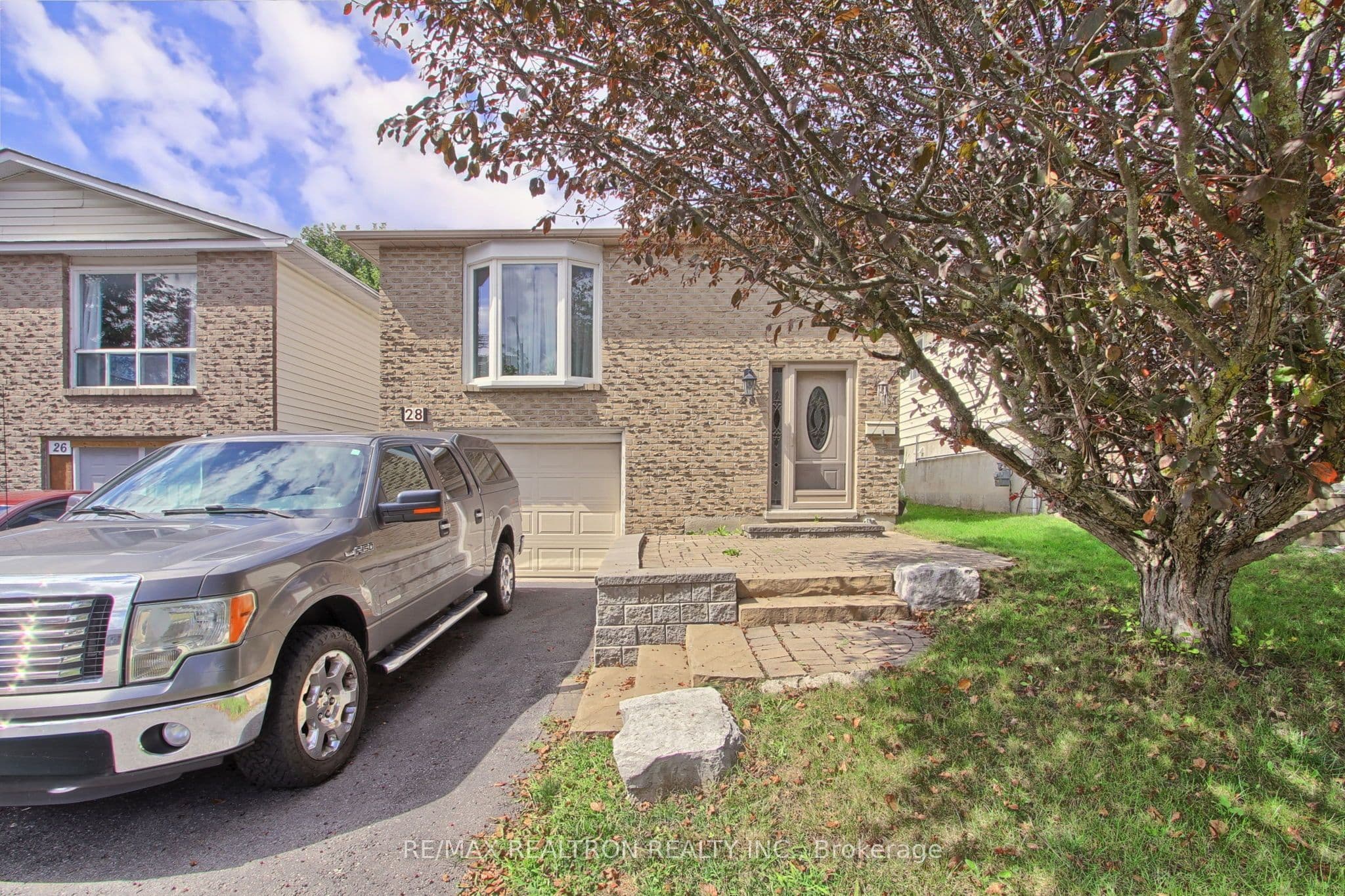 28 Longview Drive, Bradford West Gwillimbury, ON L3Z 2H2