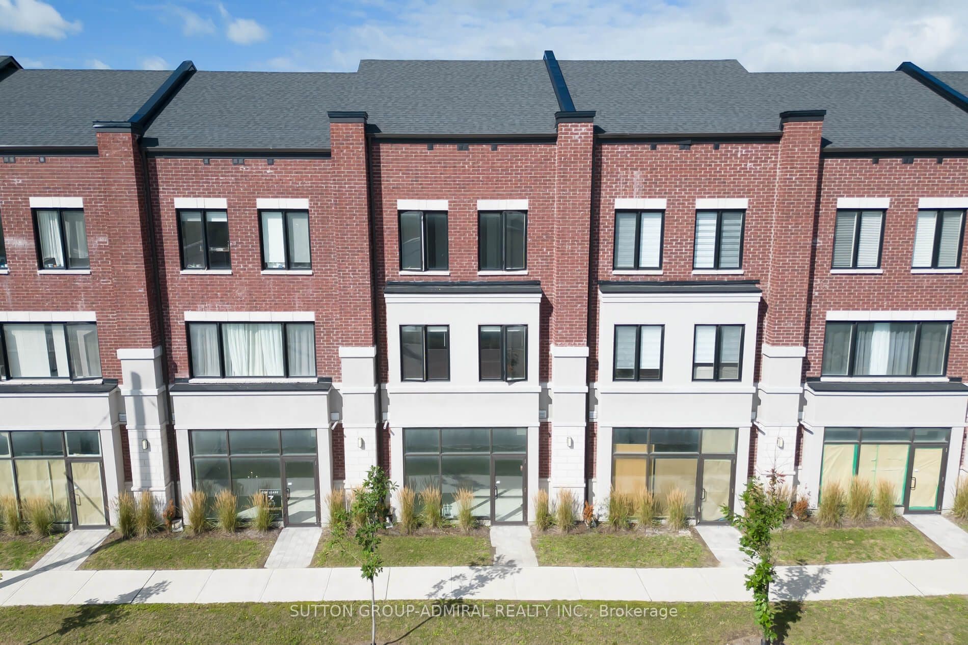 220 Dissette Street 4, Bradford West Gwillimbury, ON L3Z 3G8