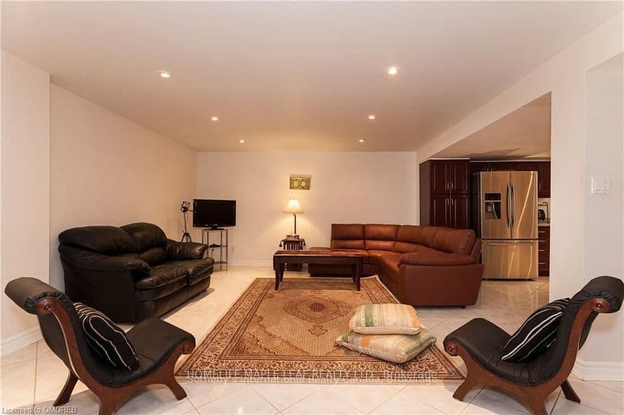 694 Gypsy Fly Crescent, Mississauga, ON L5W 1H5