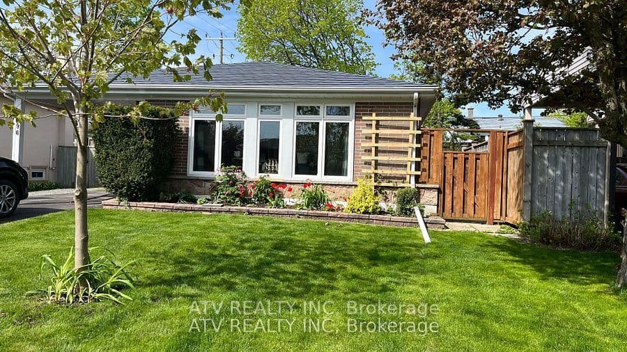 696 Balaton Avenue, Pickering, ON L1W 1W1