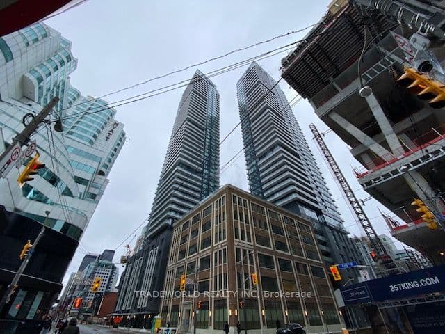 125 BLUE JAYS Way 3807, Toronto, ON M5V 0N5