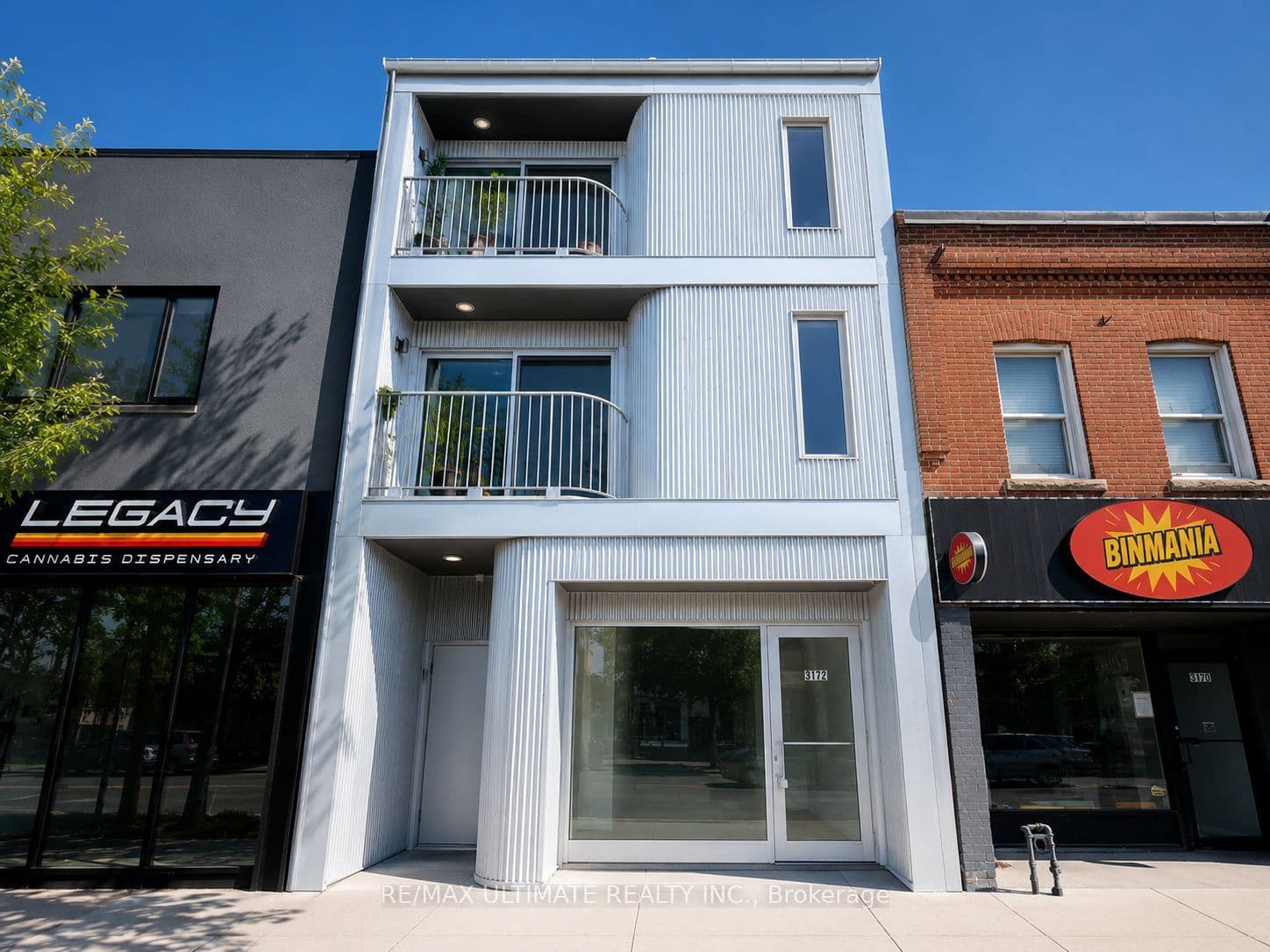 3122 Dundas Street W, Toronto, ON M6P 2A1