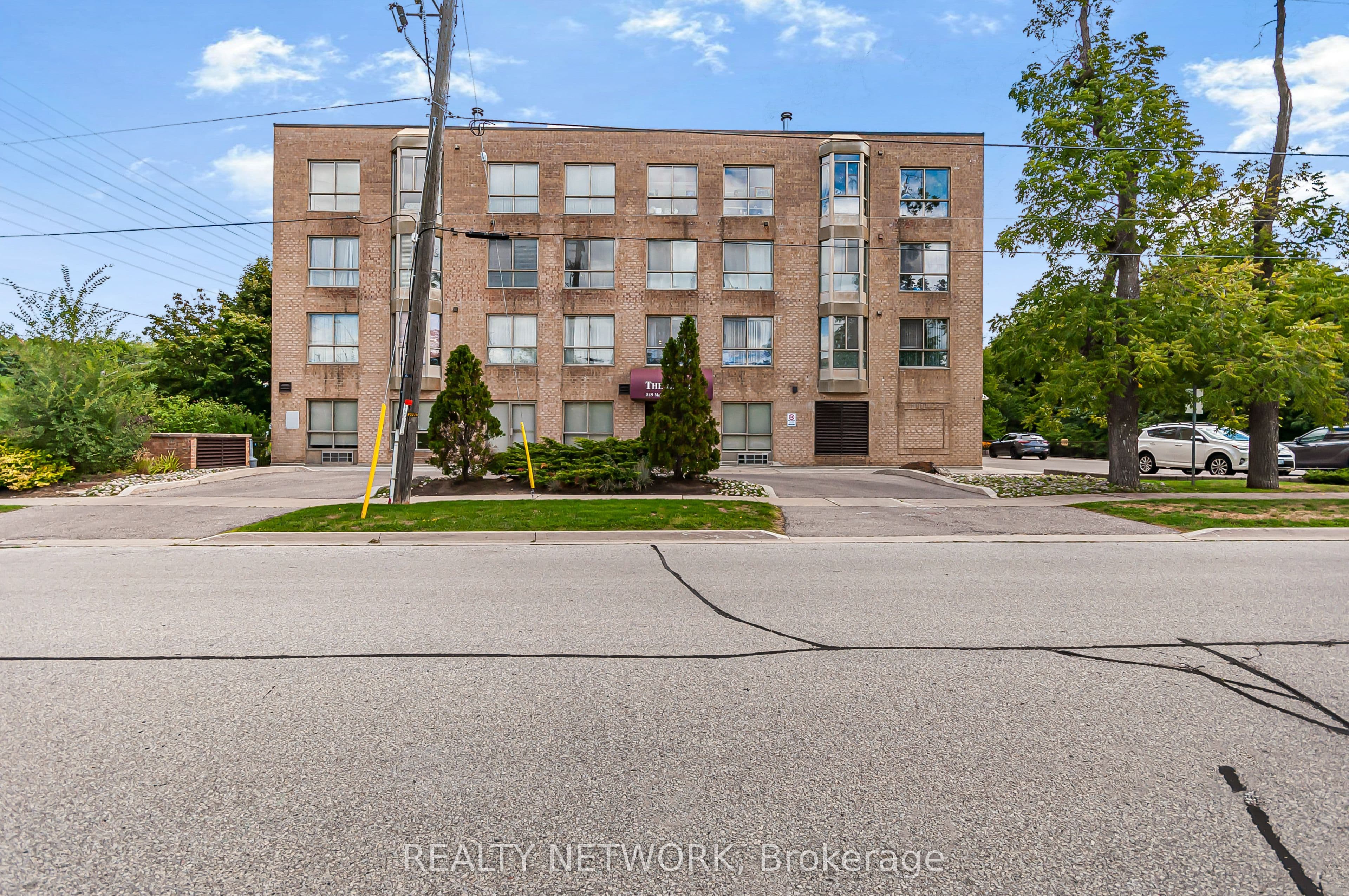 249 Major Mackenize Drive 106, Richmond Hill, ON L4C 9M8