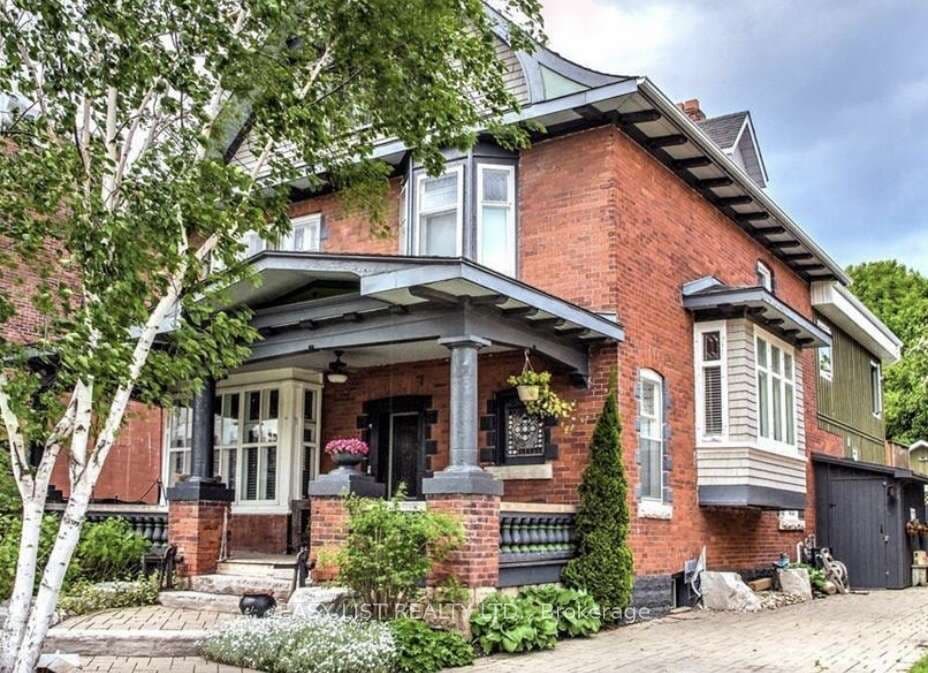 32 Nelson Street E, Meaford, ON N4L 1N6
